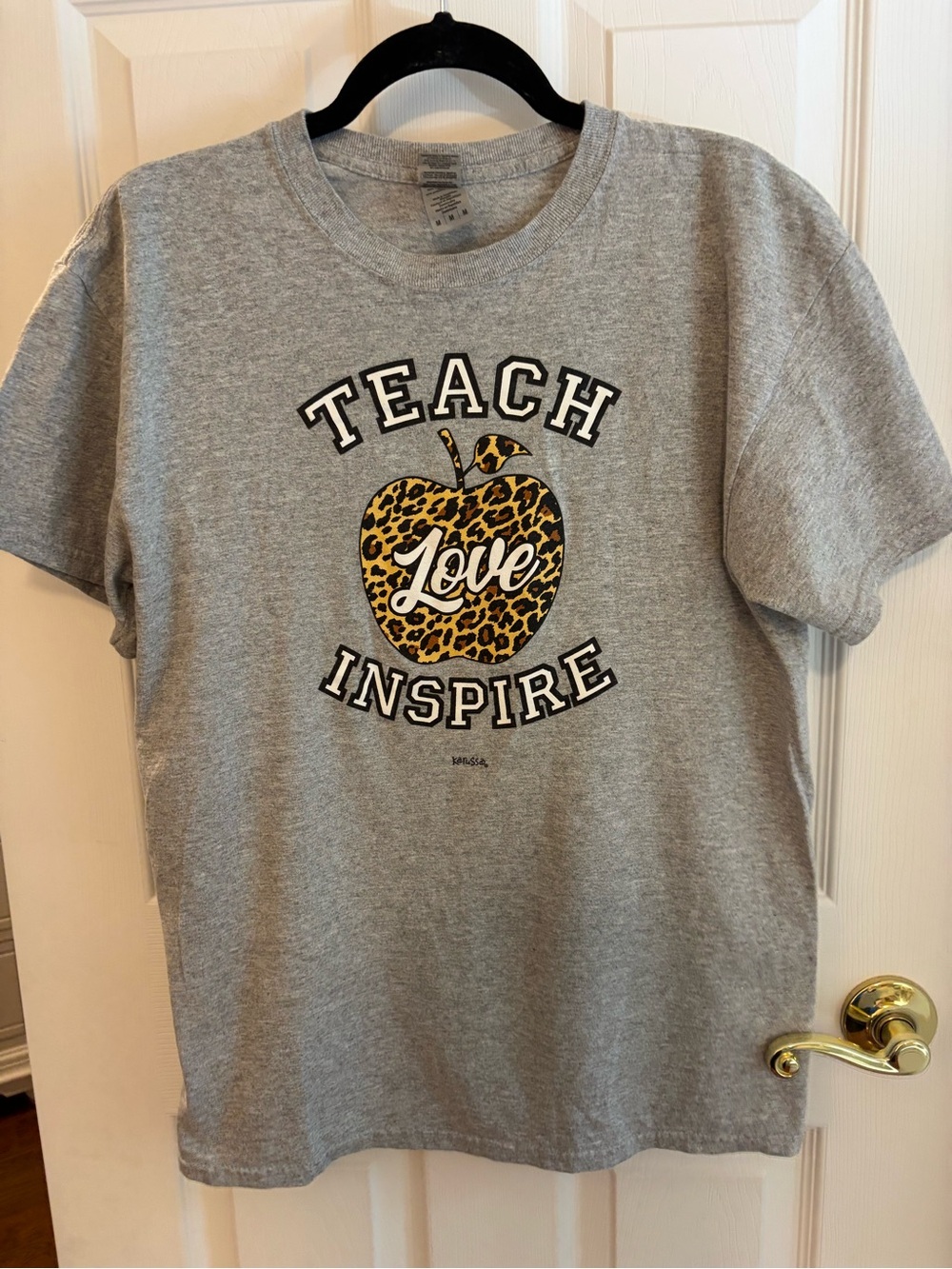 Gray Short-Sleeve Tee with Leopard Apple 'Love' Graphic